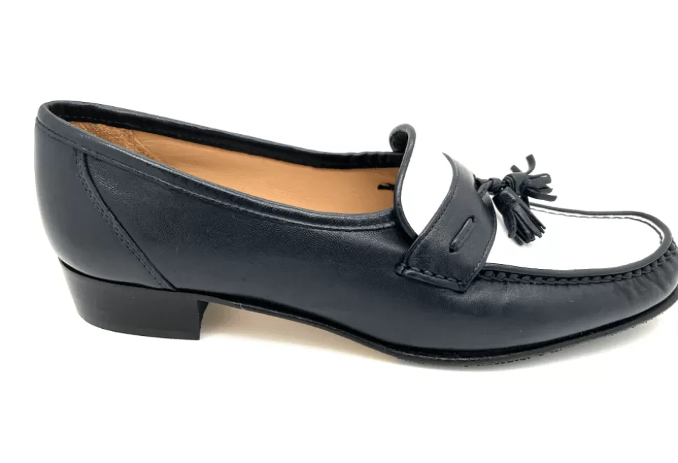 Women Amalfi by Rangoni Narrow-117 E Narrow Fitting Shoe