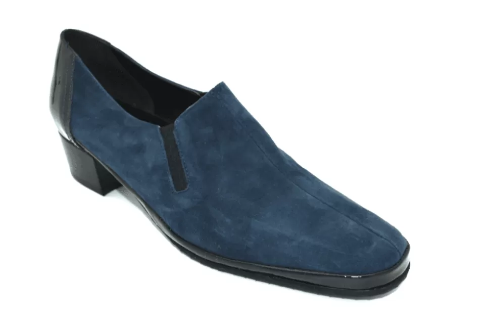 Women Amalfi by Rangoni Narrow-Escort Narrow Fitting Shoe