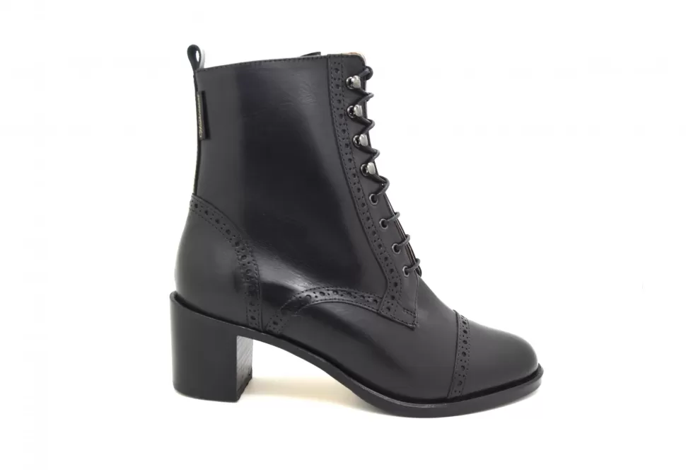 Women * Boots-Helmsley