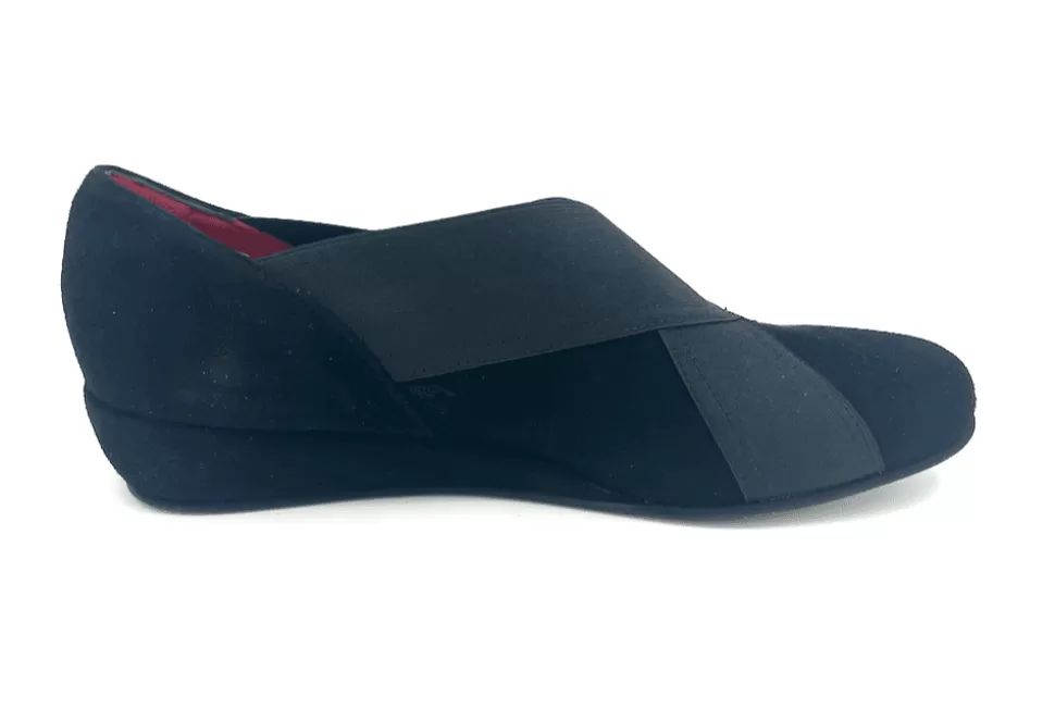 Women Amalfi by Rangoni Narrow-Iuma Slip On