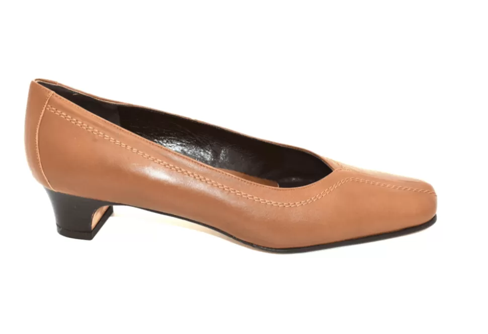 Women Amalfi by Rangoni Narrow-Valdes B Fitting Shoe